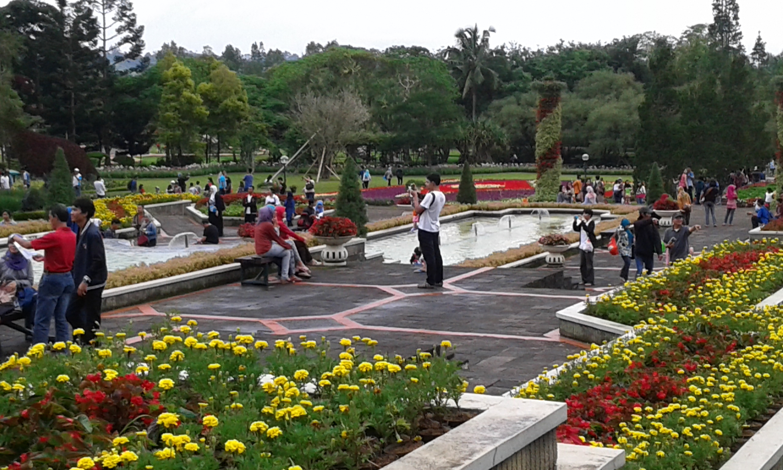 Wisata Taman  Bunga  Nusantara  THE FANTASY of Geda Gore